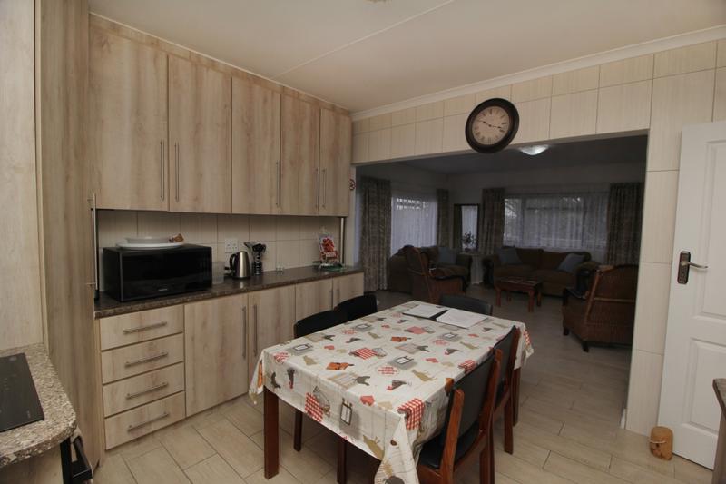 5 Bedroom Property for Sale in Fraaiuitsig Western Cape